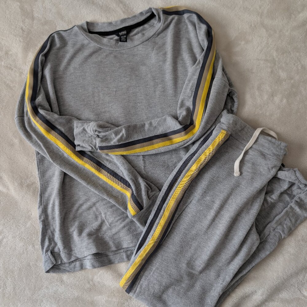 3/$30 Buffalo stretch casual lounge set